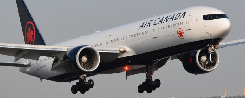 Boeing 777-300 Air Canada "beacon"