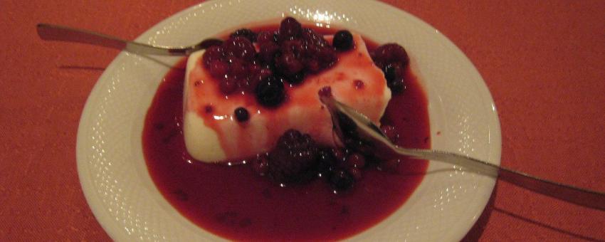 panna cotta with a berry sauce