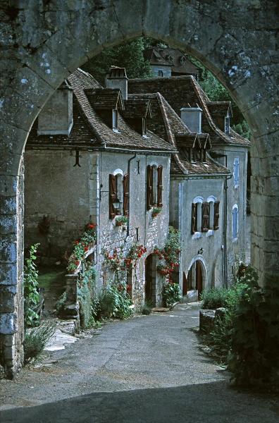 St-Cirq-Lapopie Porte de la Pelisseria