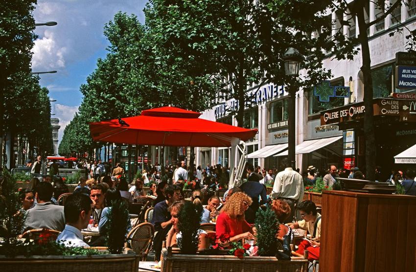 Pavement Café Champs Elysées