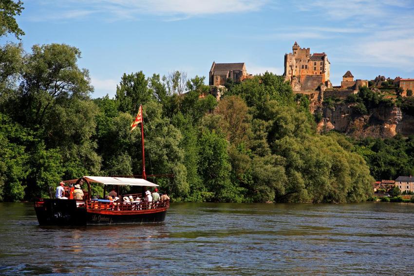 Gabarre below Castelnaud